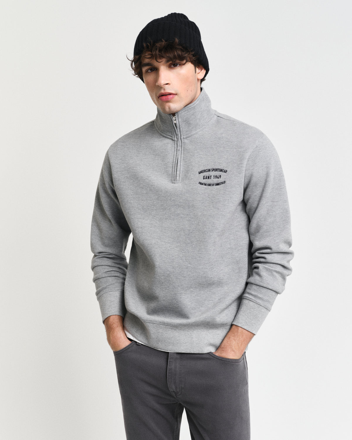 GREY MELANGE, SMALL GRAPHIC SWEAT HALF ZIP, FRONT-VIEW BY GANT AU.