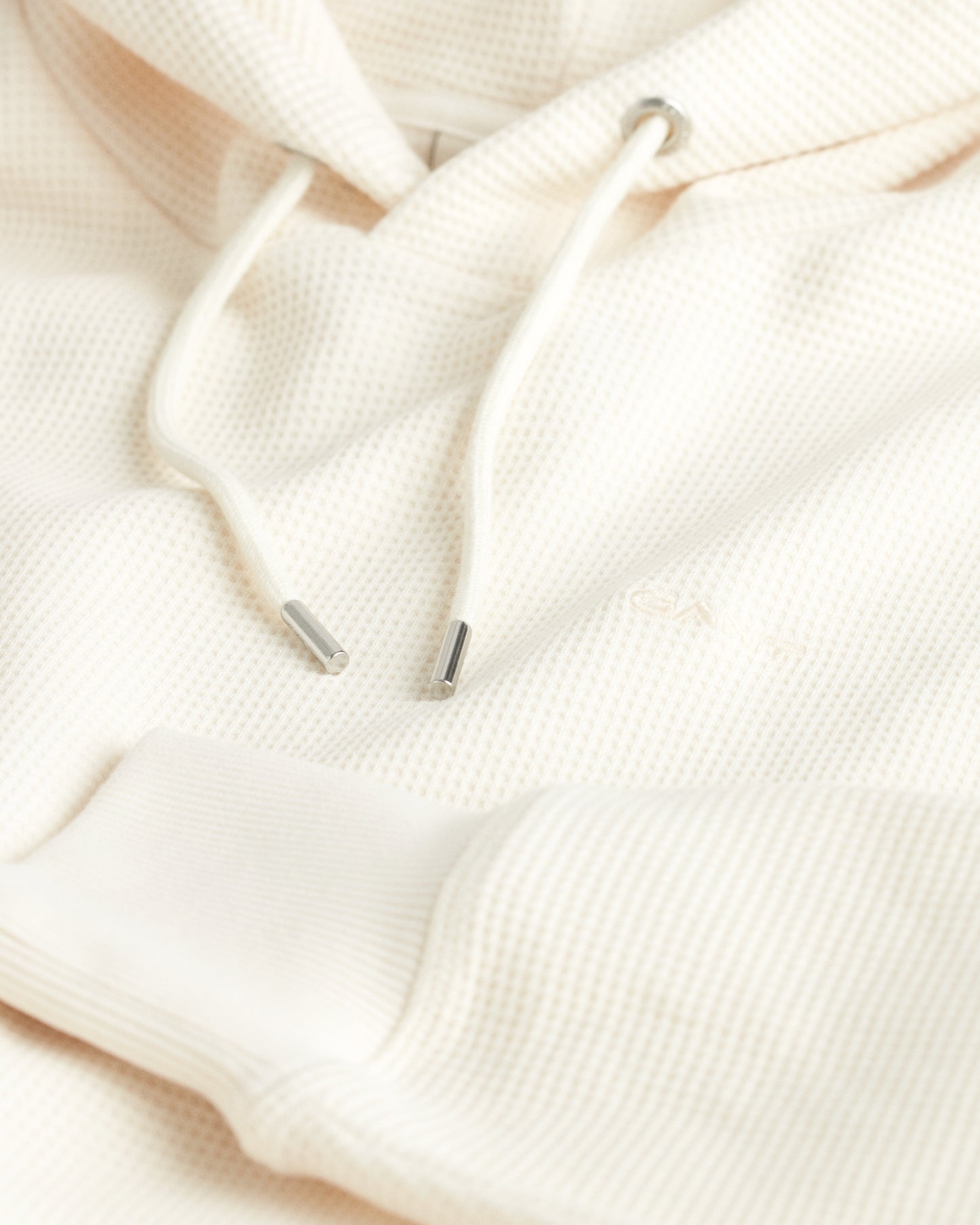 CREAM, WAFFLE HOODIE, CLOSE-UP BY GANT AU.