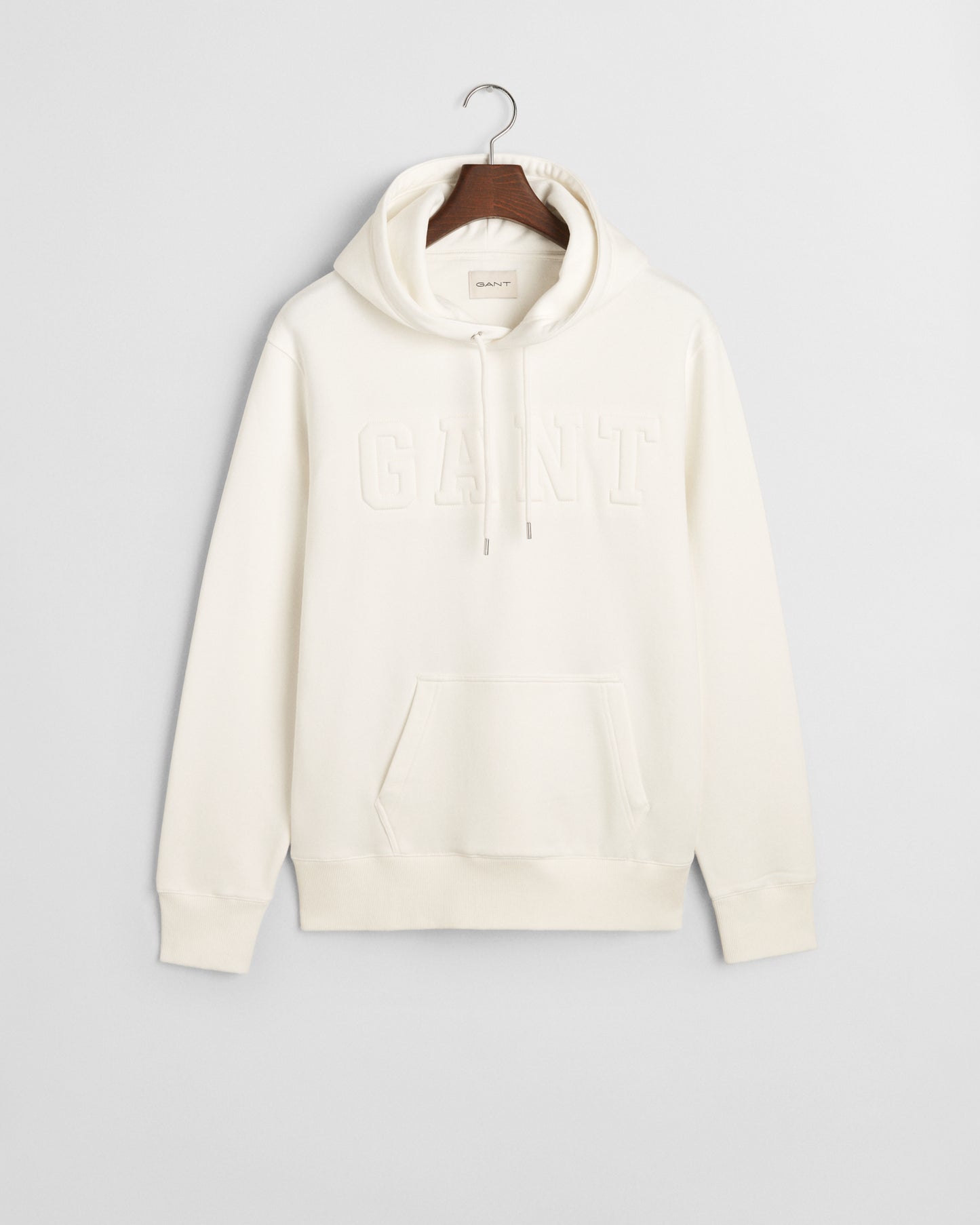 EGGSHELL, EMBOSSED SWEAT HOODIE, FLAT-LAY BY GANT AU.