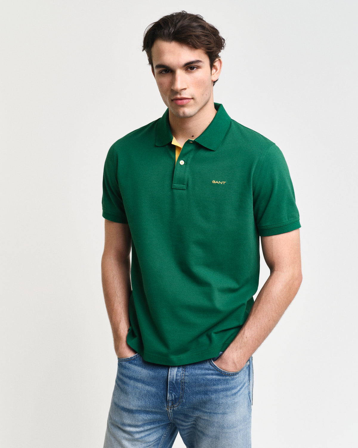 DEEP FOREST GREEN, REG CONTRAST PIQUE SS POLO, FRONT-VIEW BY GANT AU.