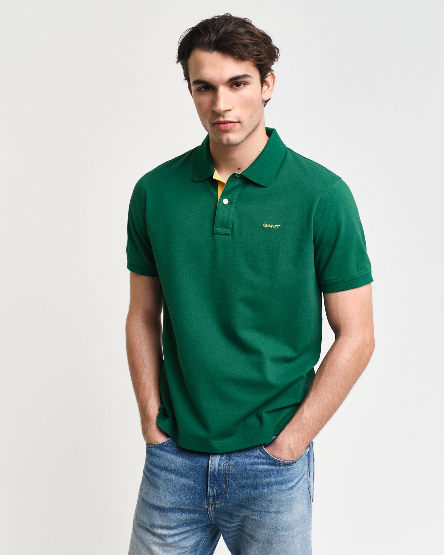 DEEP FOREST GREEN, REG CONTRAST PIQUE SS POLO, FRONT-VIEW BY GANT AU.