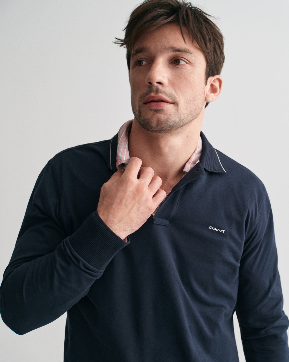 EVENING BLUE, TEXTURED COLLAR POLO, CLOSE-UP BY GANT AU.