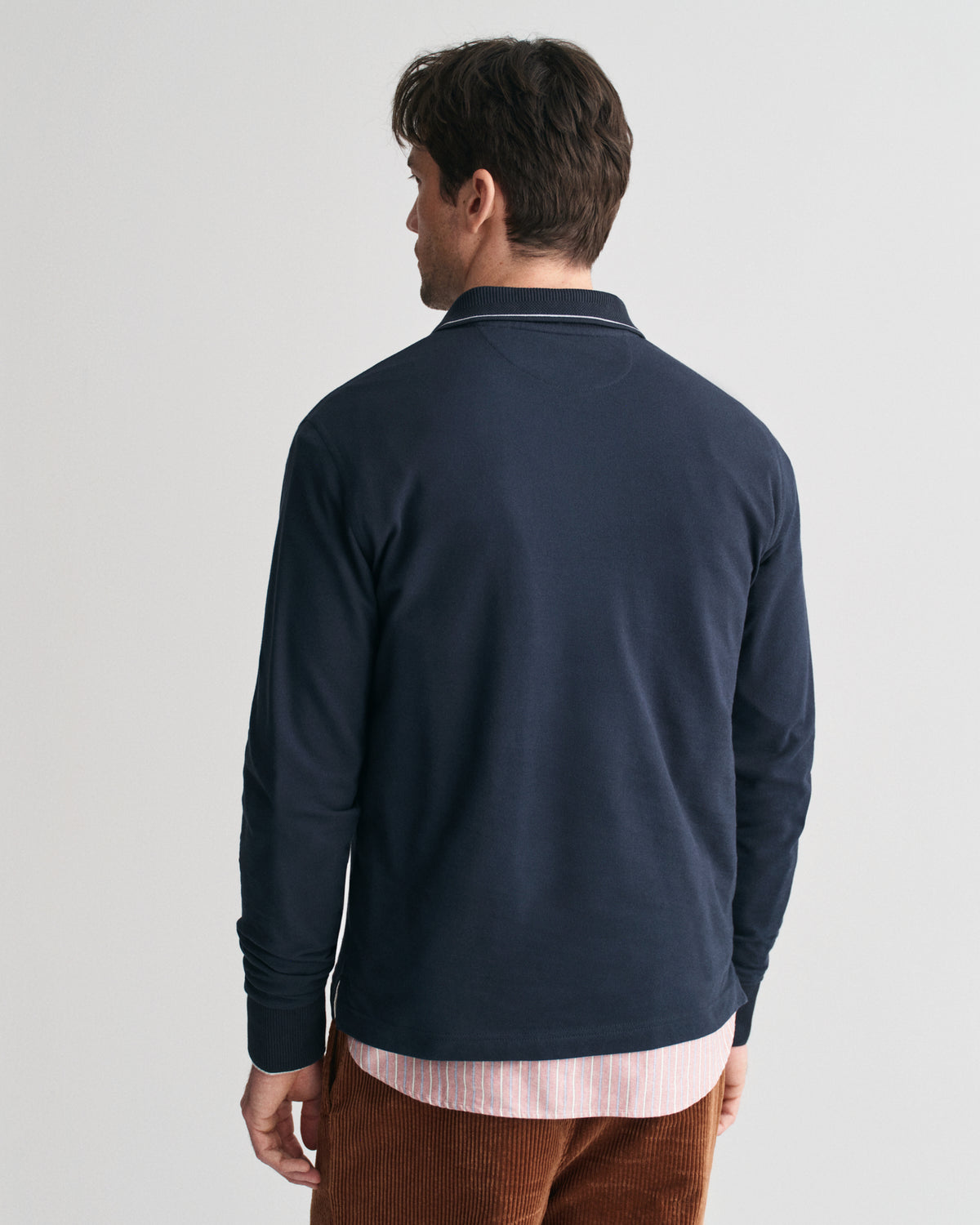 EVENING BLUE, TEXTURED COLLAR POLO, BACK-VIEW BY GANT AU.