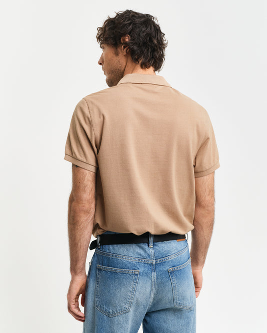 WARM KHAKI, REG SHIELD SS PIQUE POLO, BACK-VIEW BY GANT AU.