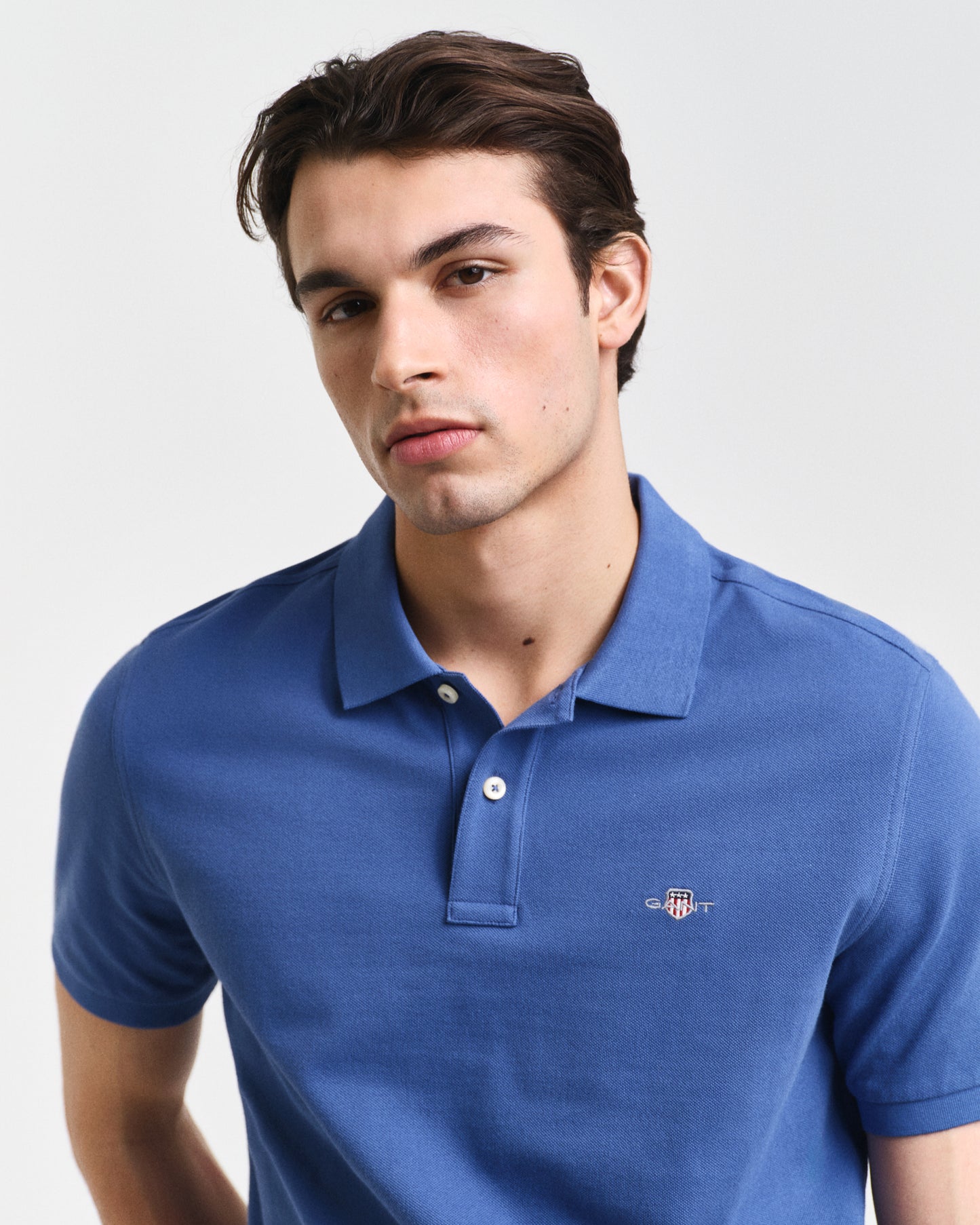 VINTAGE BLUE, REG SHIELD SS PIQUE POLO, CLOSE-UP BY GANT AU.
