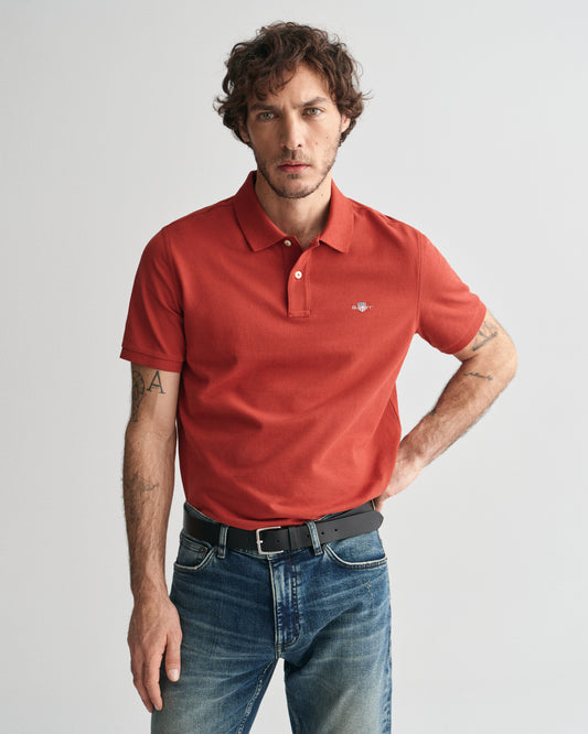 IRON RED, REG SHIELD SS PIQUE POLO, FRONT-VIEW BY GANT AU.