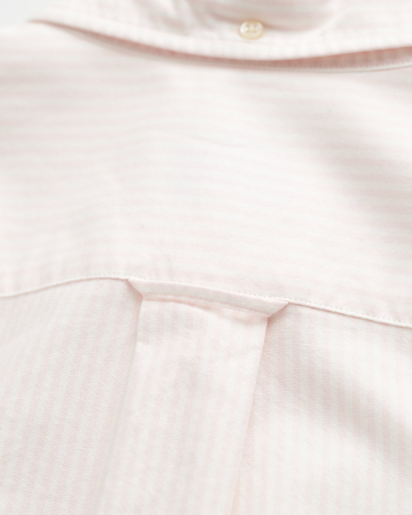 LIGHT PINK, REG CLASSIC OXFORD STRIPE SHIRT, CLOSE-UP BY GANT AU.