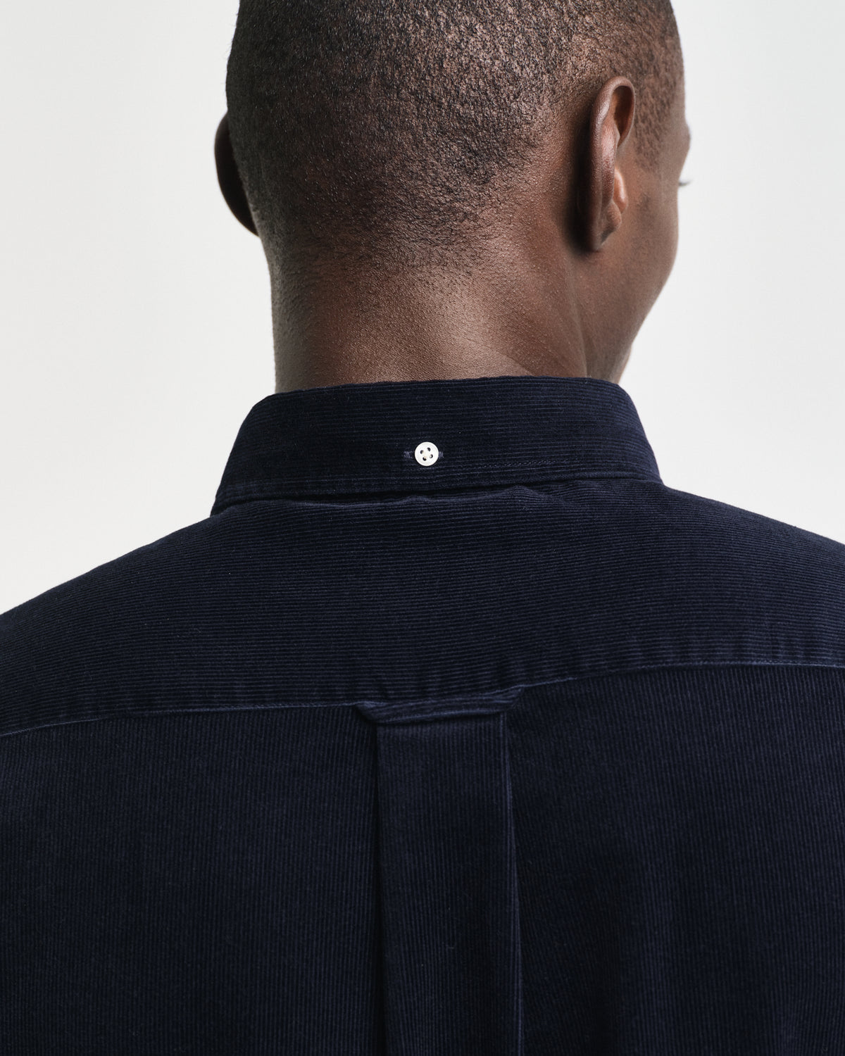 EVENING BLUE, REG UT CORDUROY SHIRT, CLOSE-UP BY GANT AU.