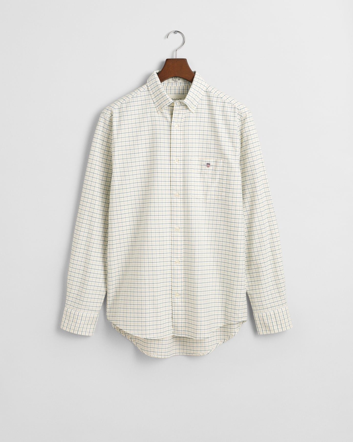 BURNT WHEAT, REG CLASSIC OXFORD CHECK SHIRT, FLAT-LAY BY GANT AU.