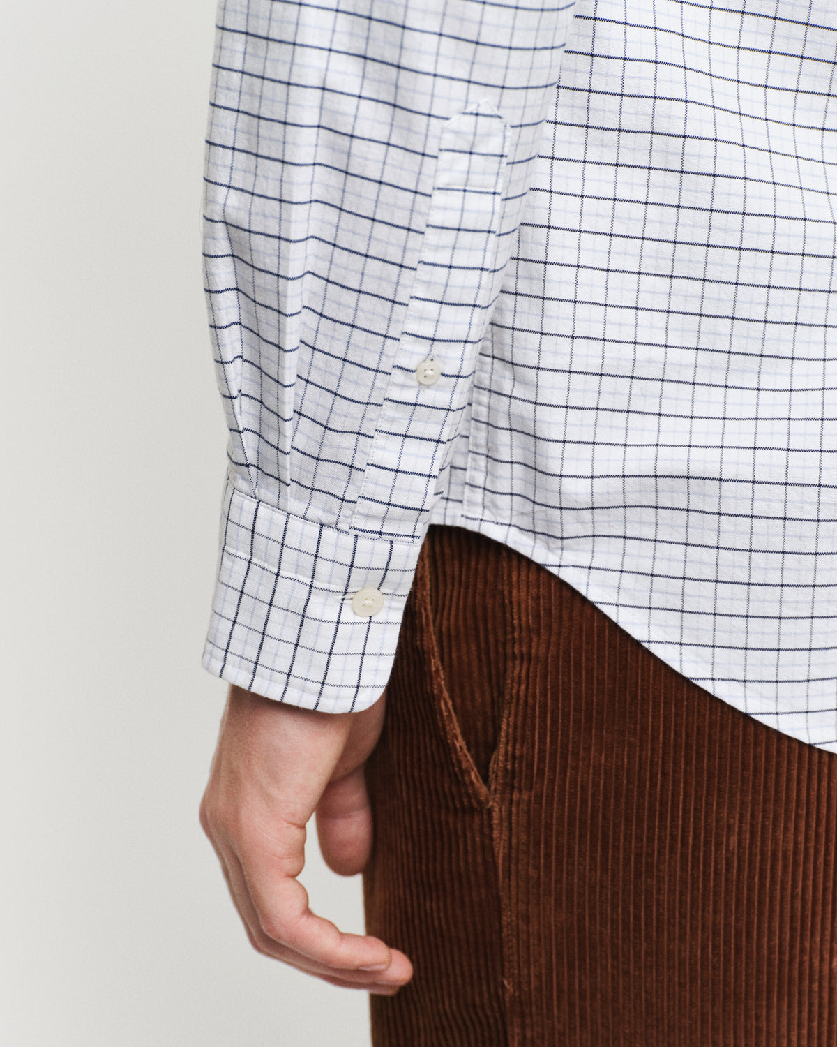 LIGHT BLUE, REG CLASSIC OXFORD CHECK SHIRT, CLOSE-UP BY GANT AU.