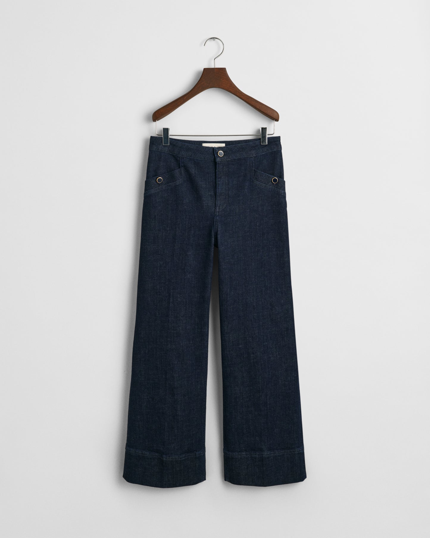 DARK BLUE RAW, CROPPED CREASED DENIM, FLAT-LAY BY GANT AU.