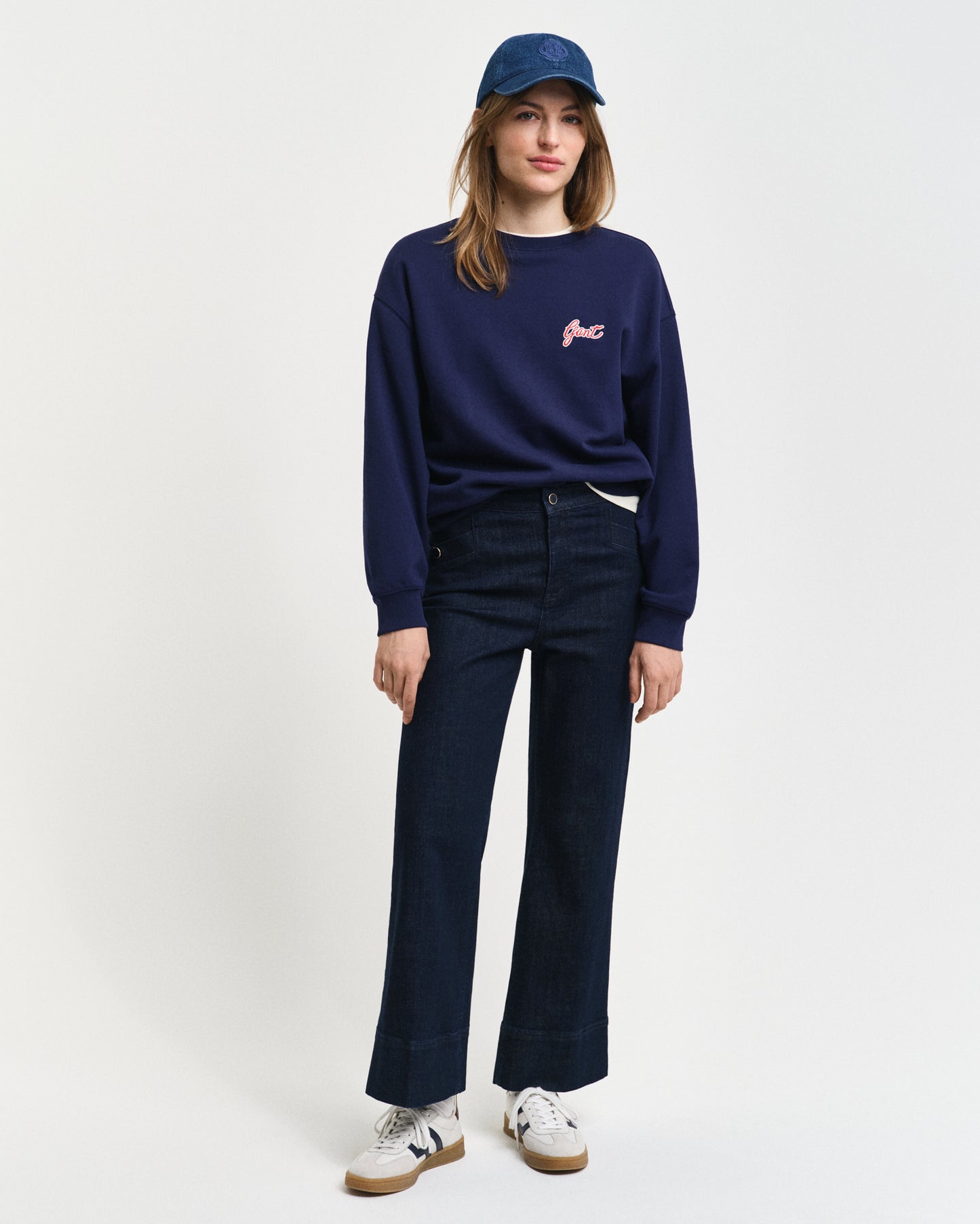 DARK BLUE RAW, CROPPED CREASED DENIM, FRONT-VIEW BY GANT AU.