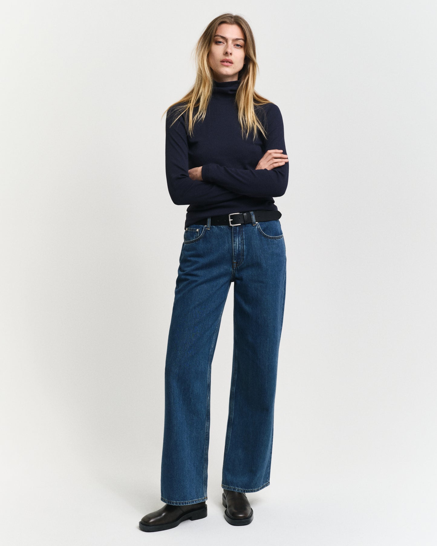 EVENING BLUE, SLIM RIB TURTLENECK BY GANT AU.