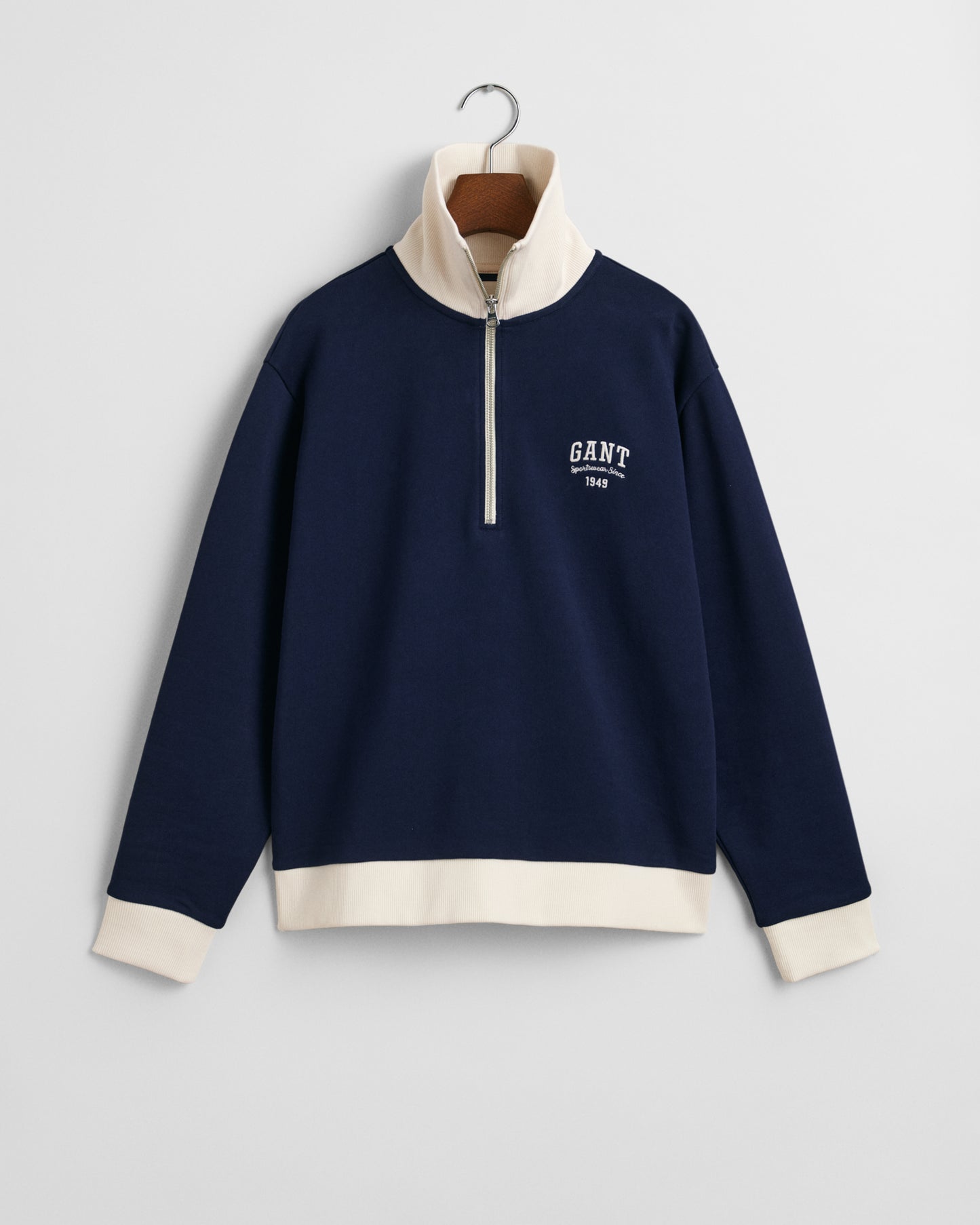 CLASSIC BLUE, SMALL GRAPHIC HALF ZIP SWEAT, FLAT-LAY BY GANT AU.