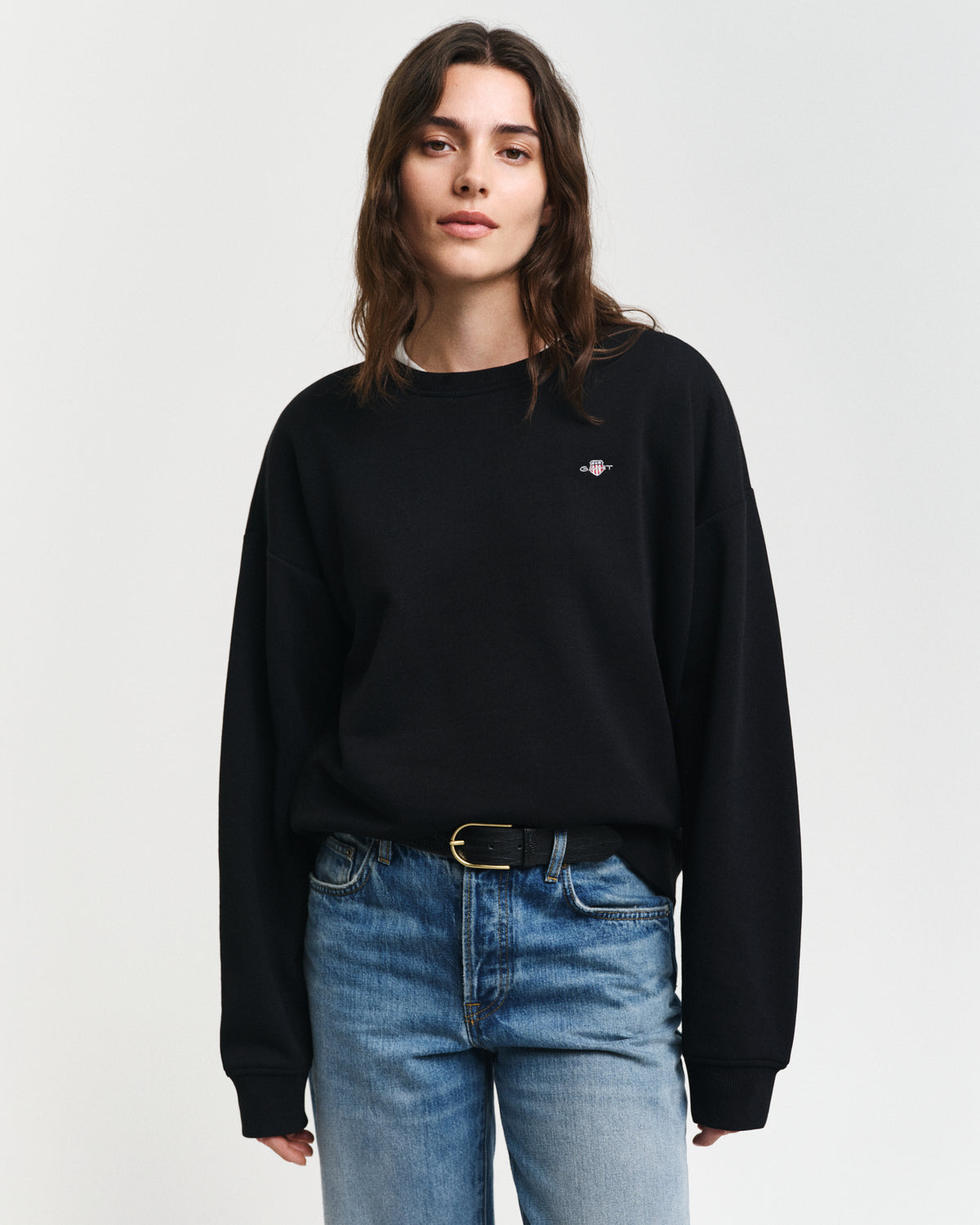 BLACK, SHIELD C-NECK SWEAT, FRONT-VIEW BY GANT AU.