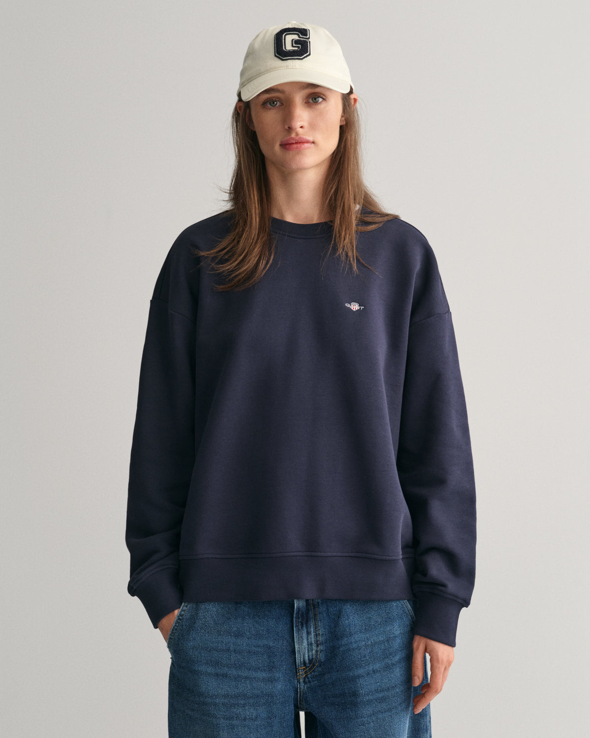 EVENING BLUE, SHIELD C-NECK SWEAT, FRONT-VIEW BY GANT AU.