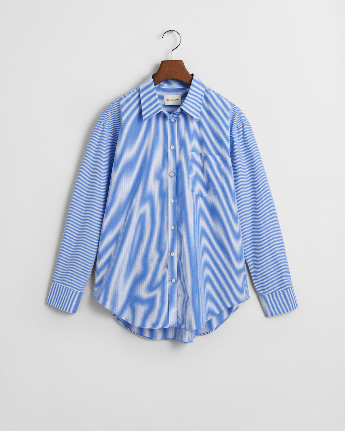 CLEAR SKY, REL CLASSIC POPLIN STRIPED SHIRT, FLAT-LAY BY GANT AU.