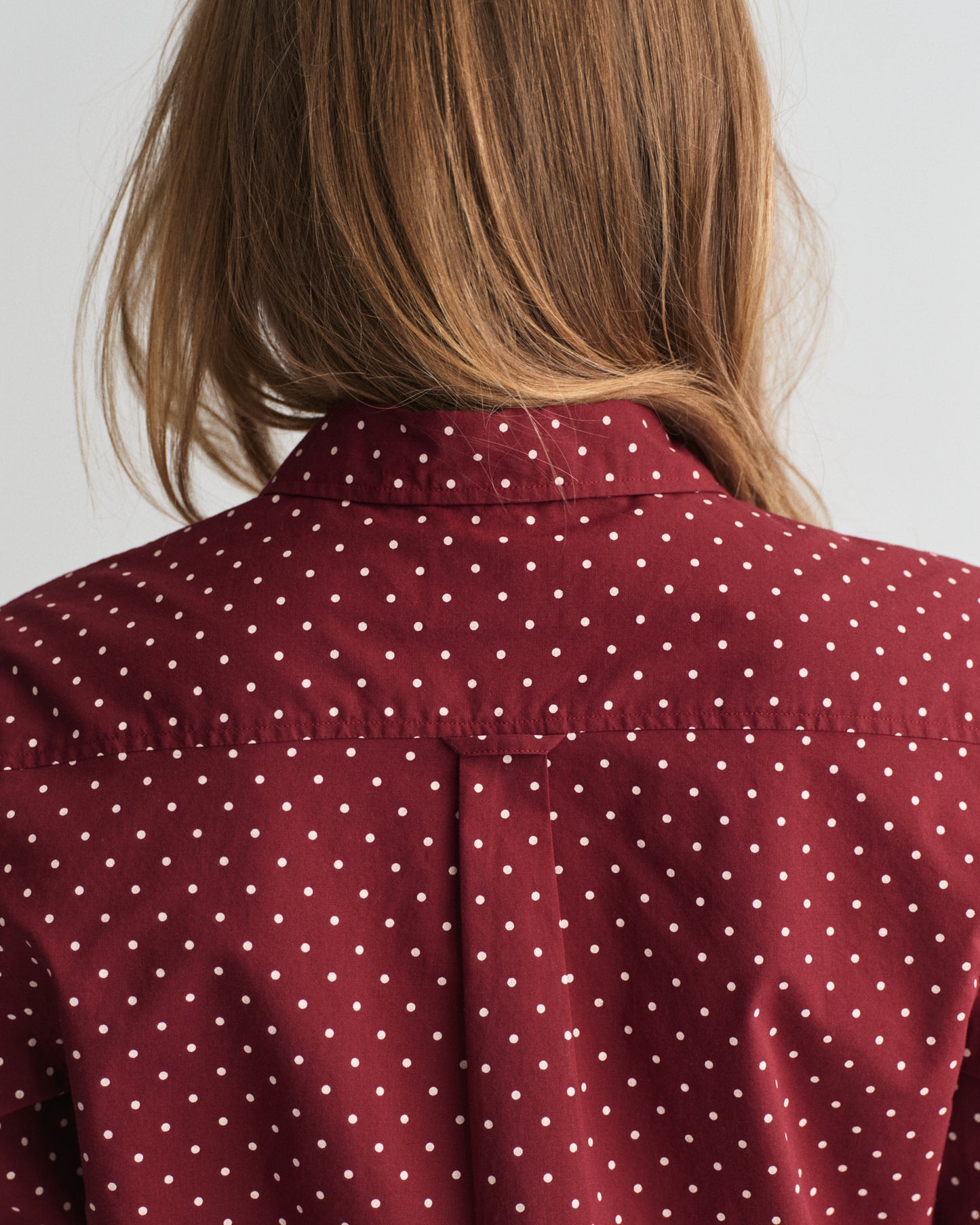 PLUMPED RED, REG DOT PRINT CTN VOILE SHIRT, CLOSE-UP BY GANT AU.