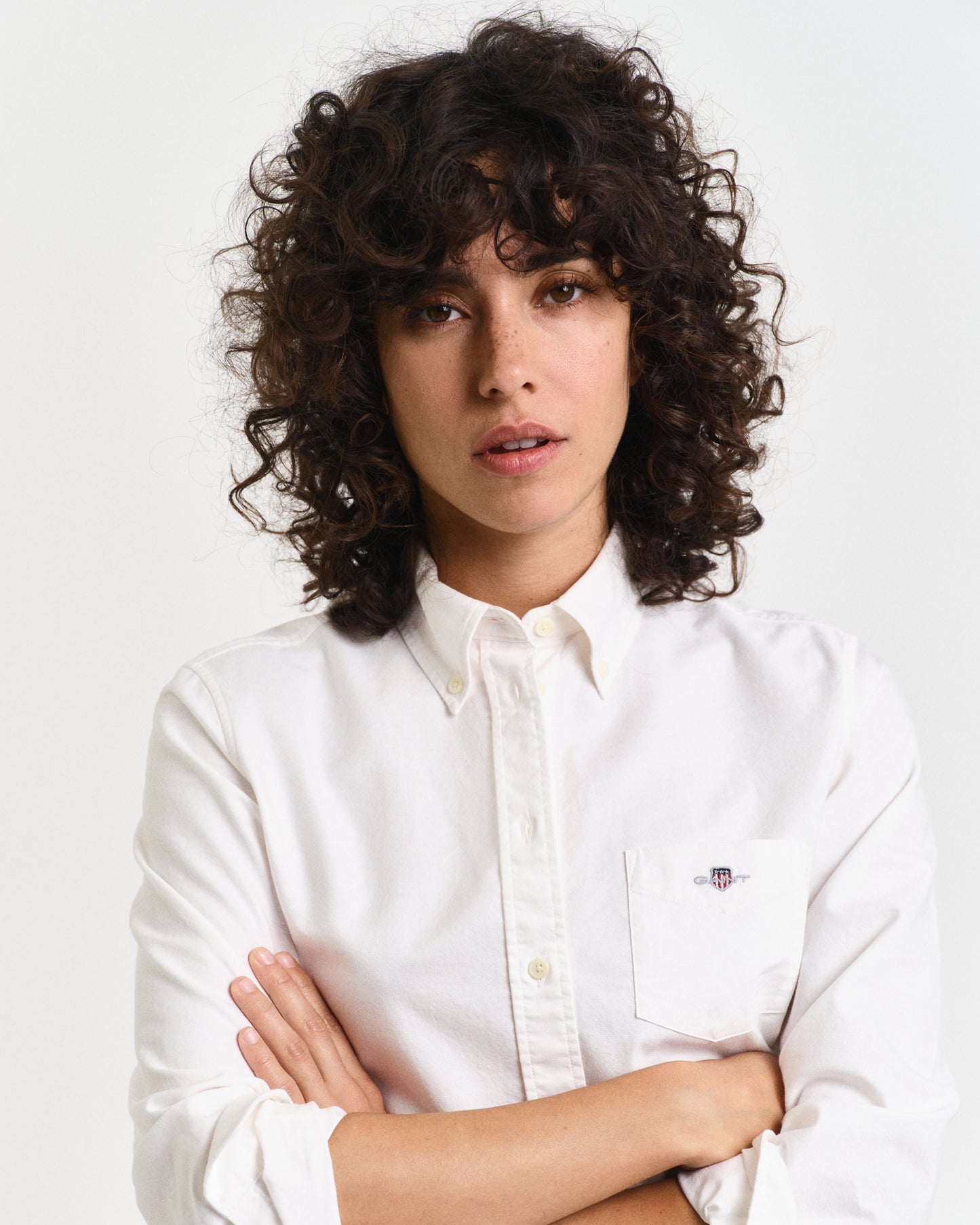 MODEL WEARING REG CLASSIC OXFORD SHIRT