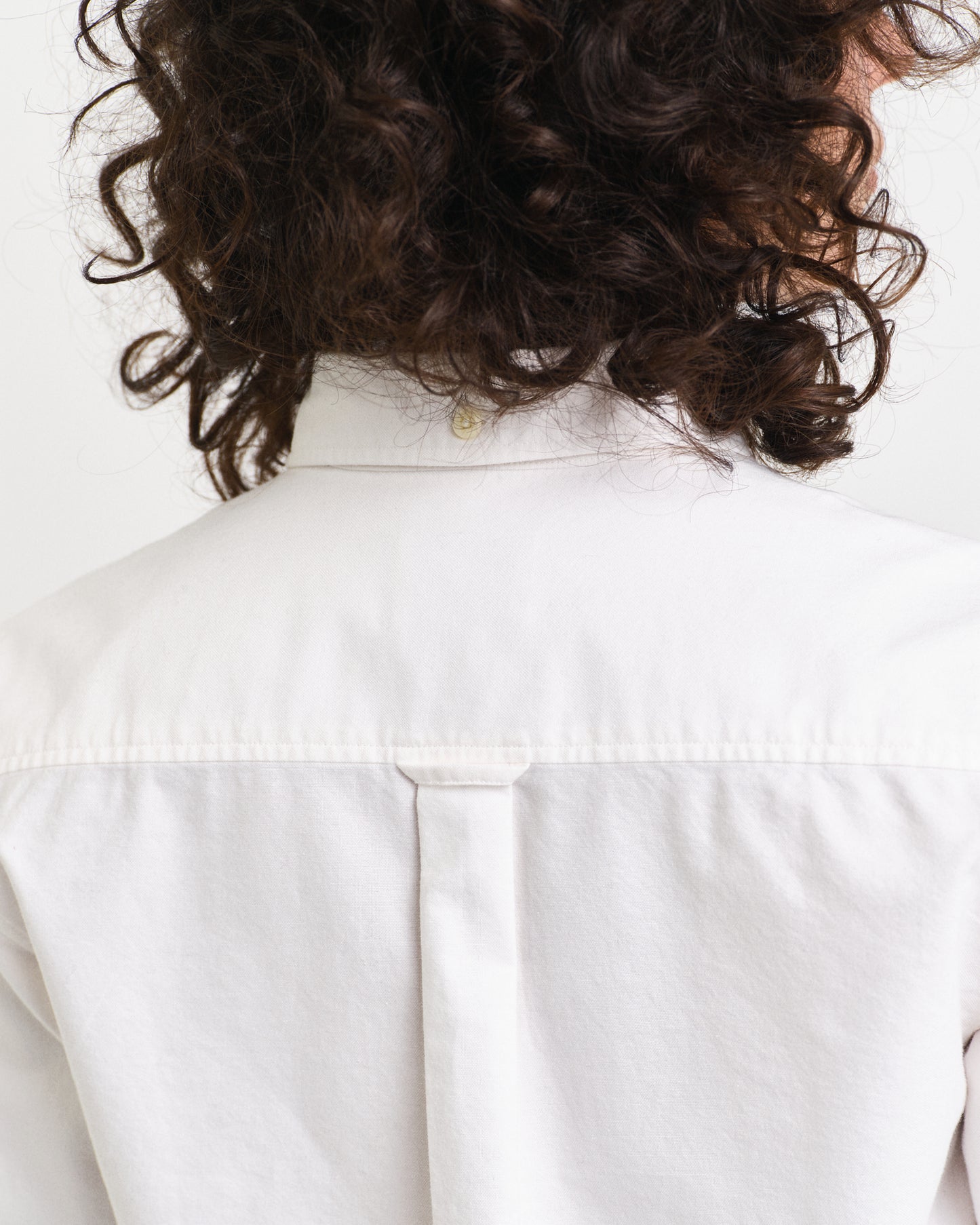 WHITE, REG CLASSIC OXFORD SHIRT, CLOSE-UP BY GANT AU.