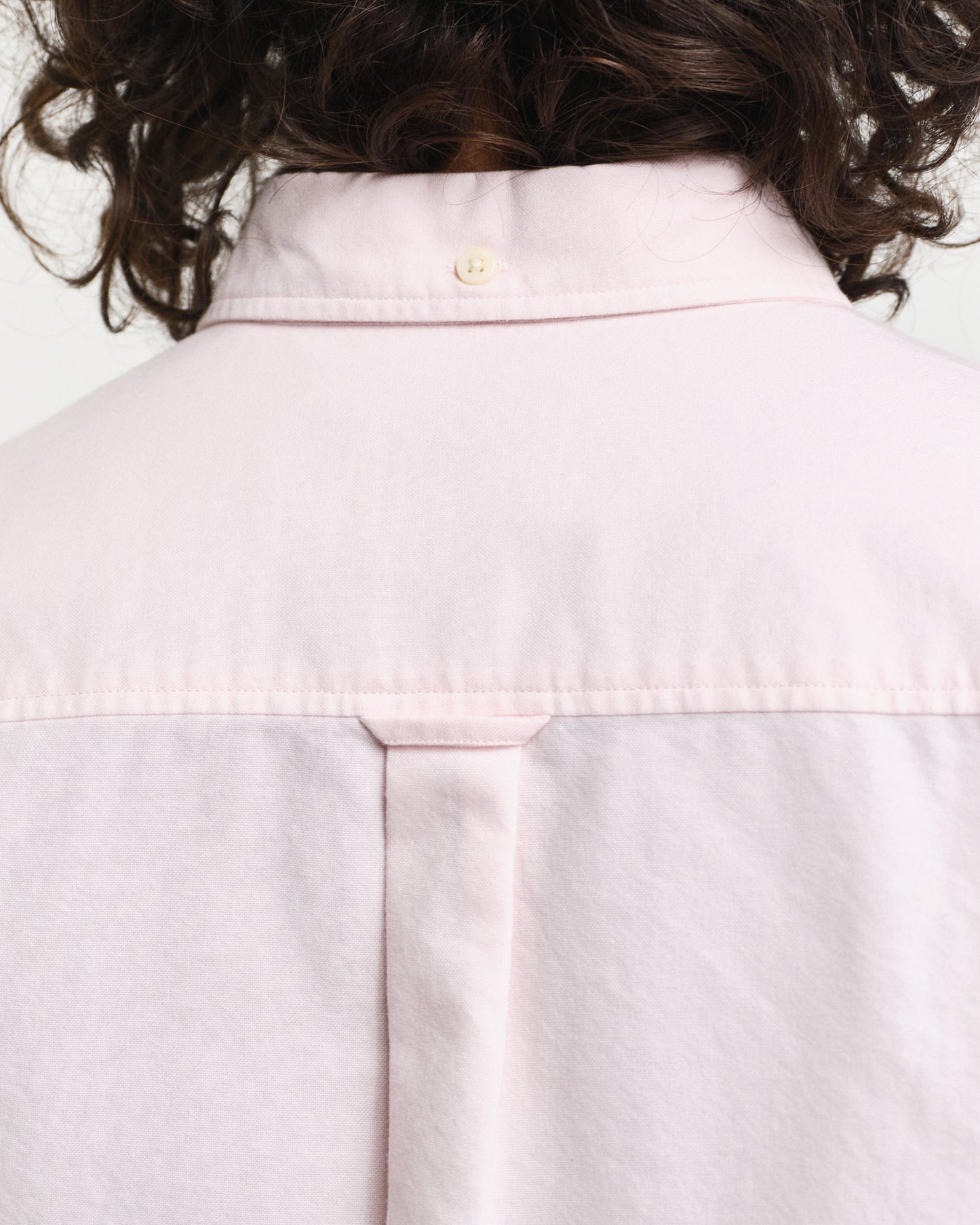 MODEL WEARING REG CLASSIC OXFORD SHIRT