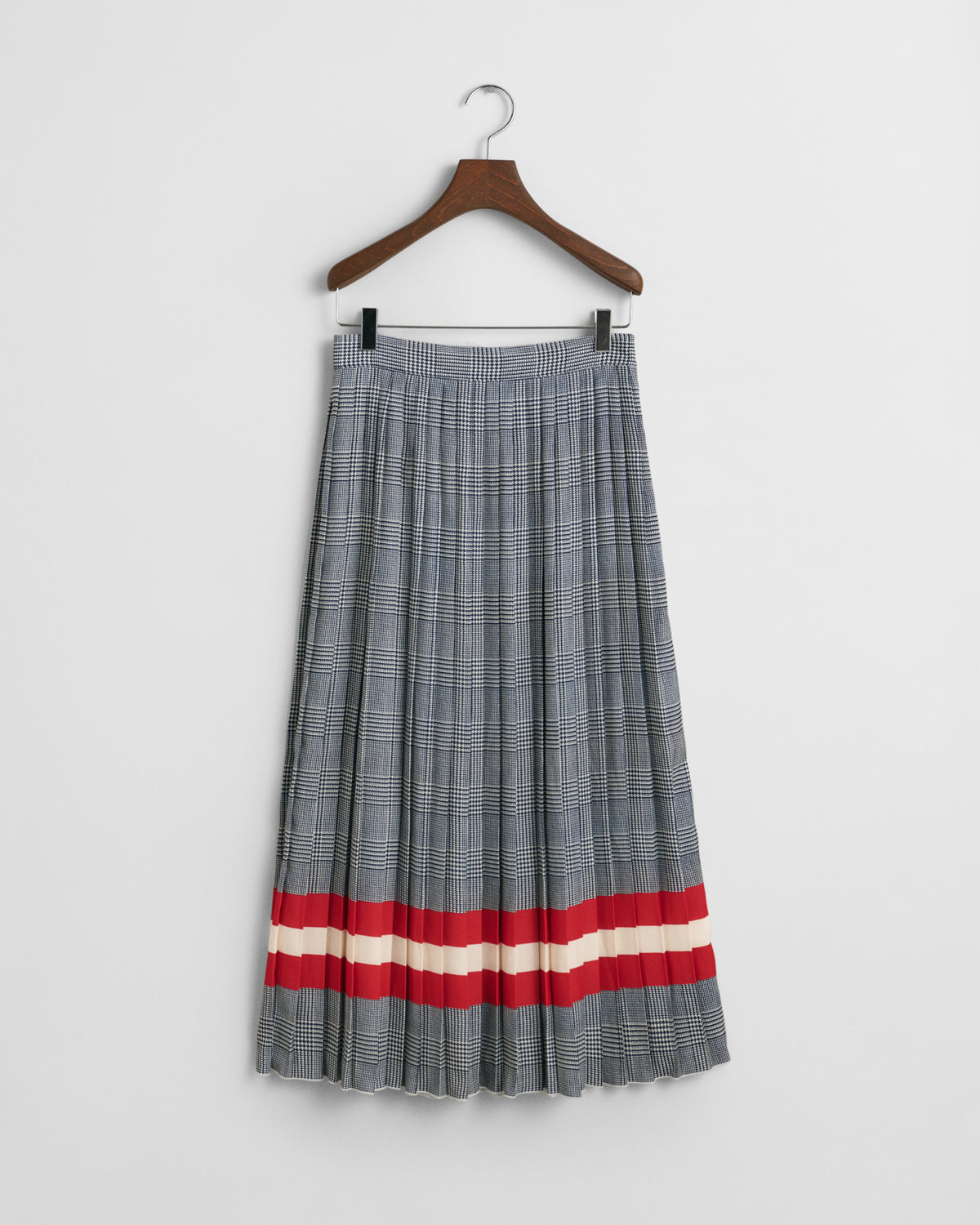 EVENING BLUE, CHECK PRINT PLEATED SKIRT, FLAT-LAY BY GANT AU.
