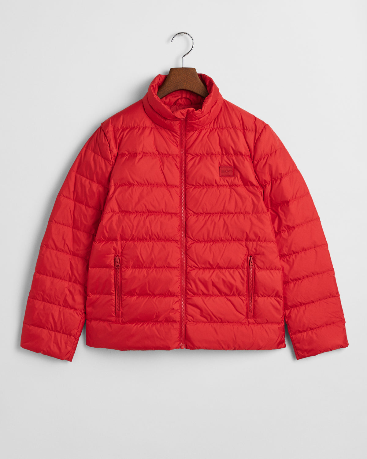 RUBY RED, LIGHT DOWN LOGO JACKET, FLAT-LAY BY GANT AU.