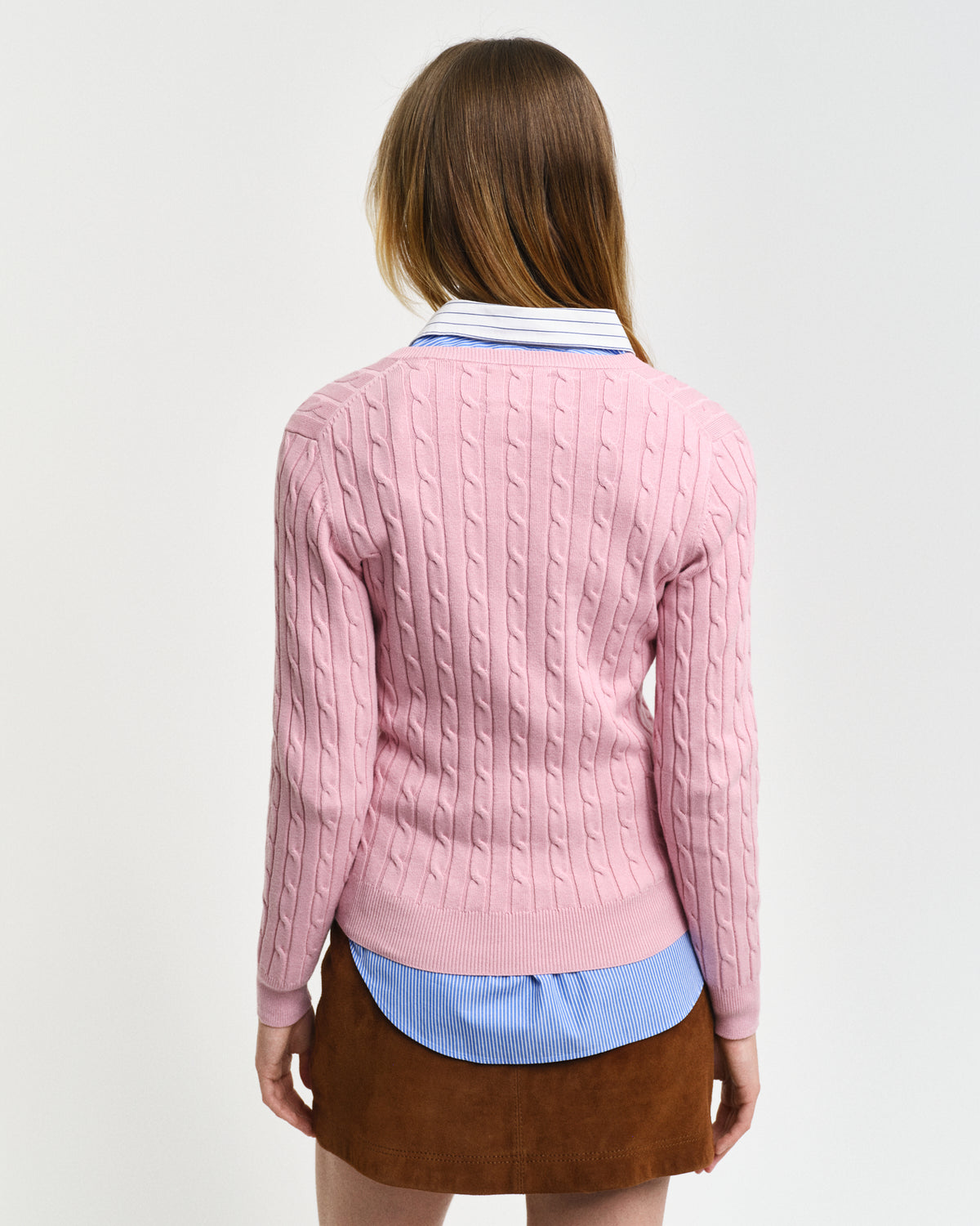 DUSTY PINK, STRETCH COTTON CABLE V-NECK, BACK-VIEW BY GANT AU.