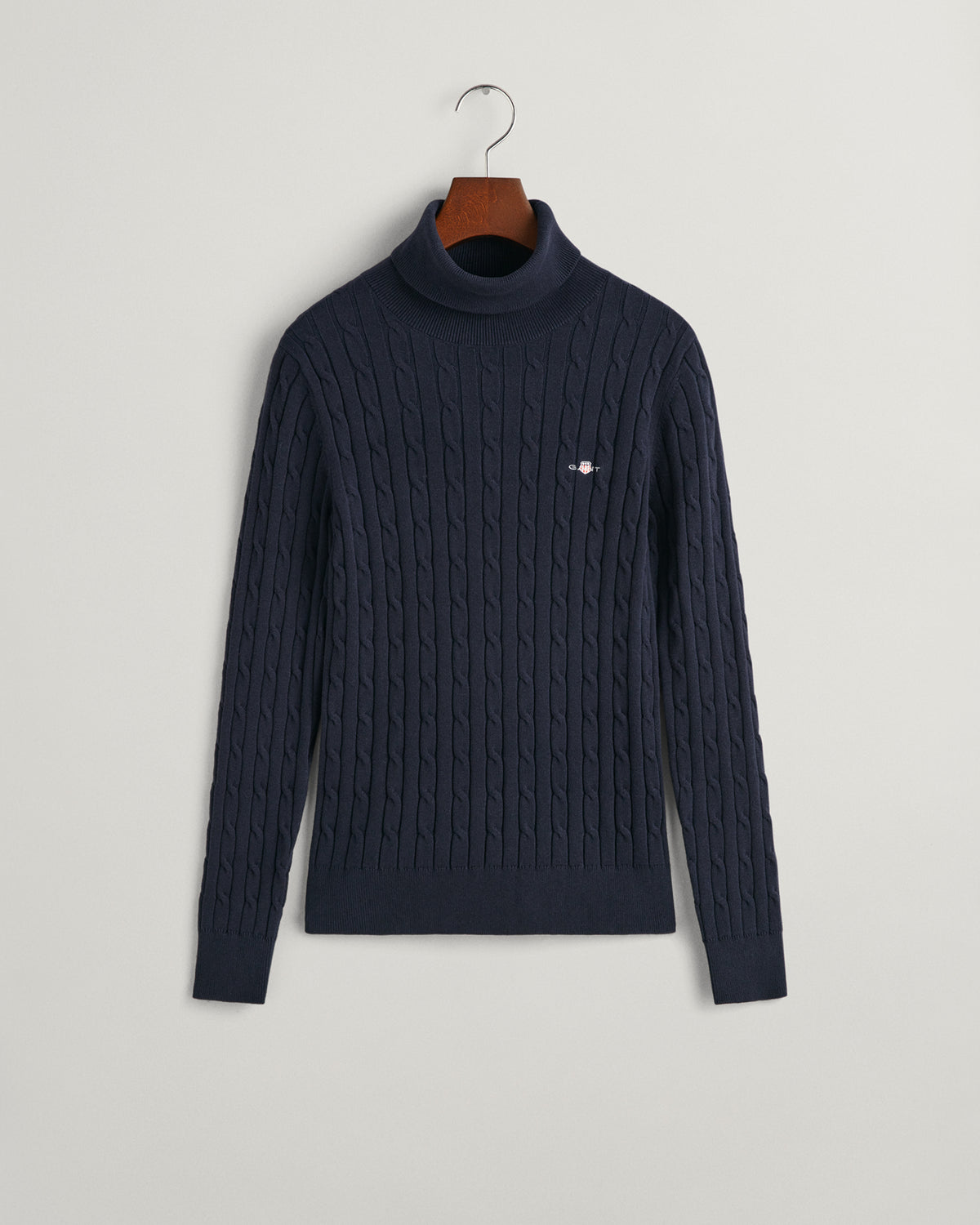EVENING BLUE, STRETCH COTTON CABLE TURTLENECK, FLAT-LAY BY GANT AU.