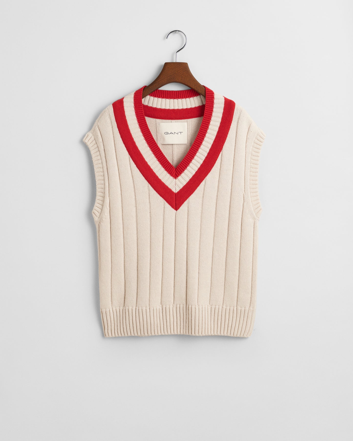 CREAM, CONTRAST V-NECK VEST, FLAT-LAY BY GANT AU.