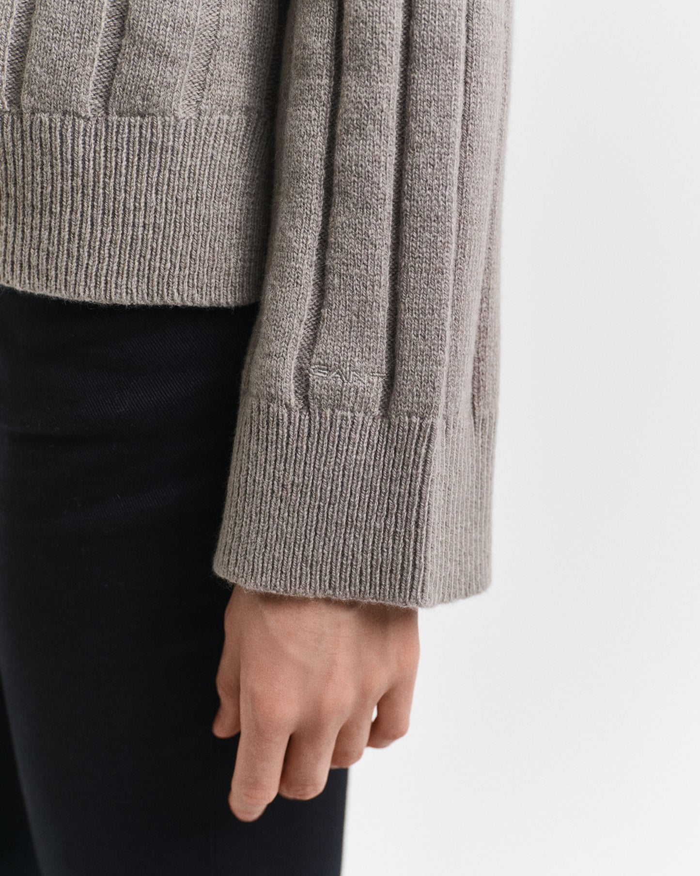 MODEL WEARING WIDE RIBBED WOOL STAND COLLAR