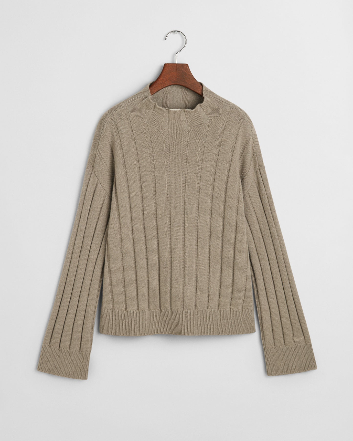 WARM GREY, WIDE RIBBED WOOL STAND COLLAR, FLAT-LAY BY GANT AU.