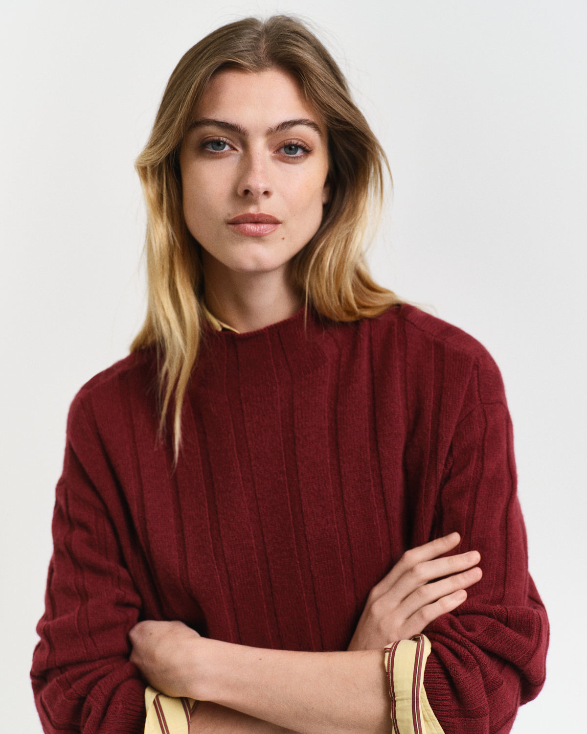 MODEL WEARING WIDE RIBBED WOOL STAND COLLAR