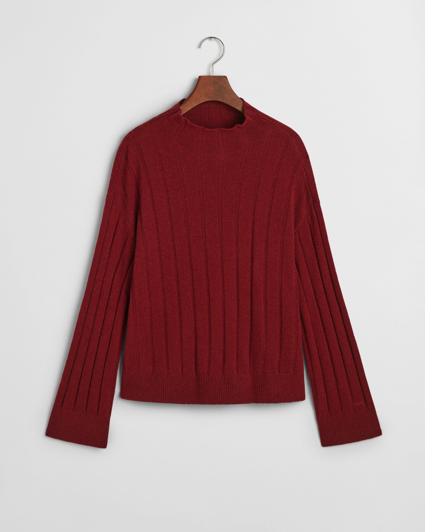 PLUMPED RED, WIDE RIBBED WOOL STAND COLLAR, FLAT-LAY BY GANT AU.