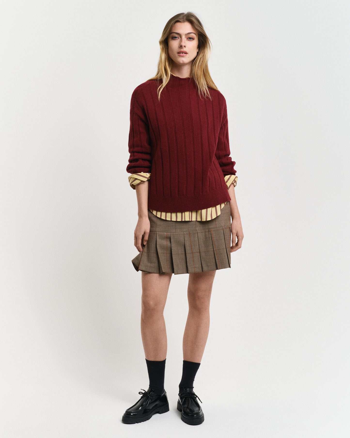 PLUMPED RED, WIDE RIBBED WOOL STAND COLLAR BY GANT AU.