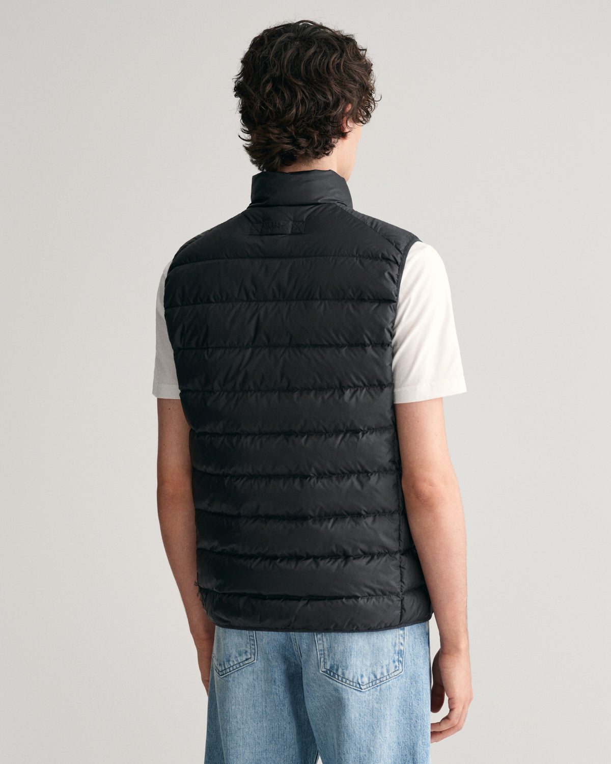 BLACK, LIGHT DOWN VEST, BACK-VIEW BY GANT AU.