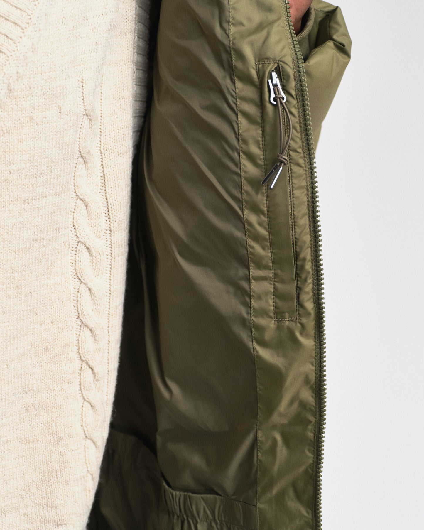 JUNIPER GREEN, ACTIVE CLOUD MID LENGTH JACKET, CLOSE-UP BY GANT AU.