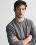 DARK GREY MELANGE, COTTON MICRO TEXTURED C-NECK, CLOSE-UP BY GANT AU.