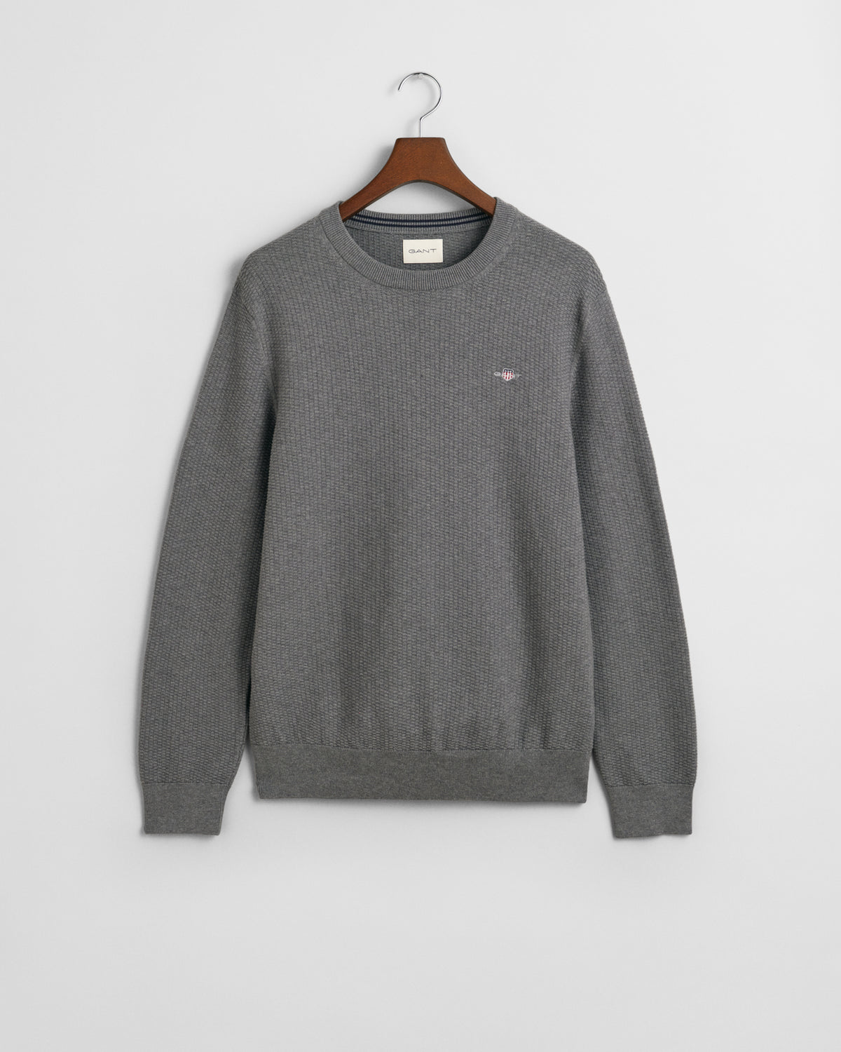DARK GREY MELANGE, COTTON MICRO TEXTURED C-NECK, FLAT-LAY BY GANT AU.