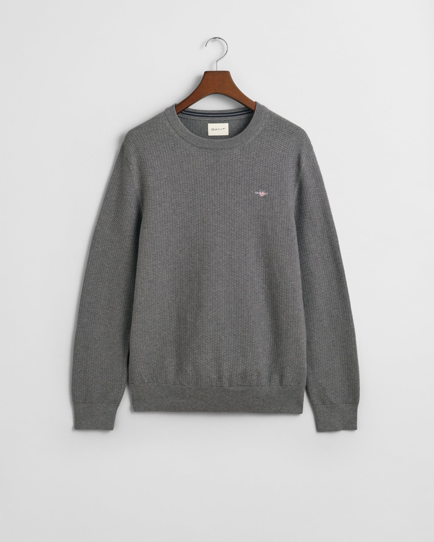 DARK GREY MELANGE, COTTON MICRO TEXTURED C-NECK, FLAT-LAY BY GANT AU.