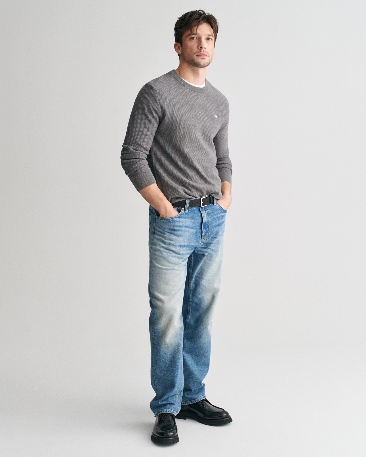 DARK GREY MELANGE, COTTON MICRO TEXTURED C-NECK BY GANT AU.