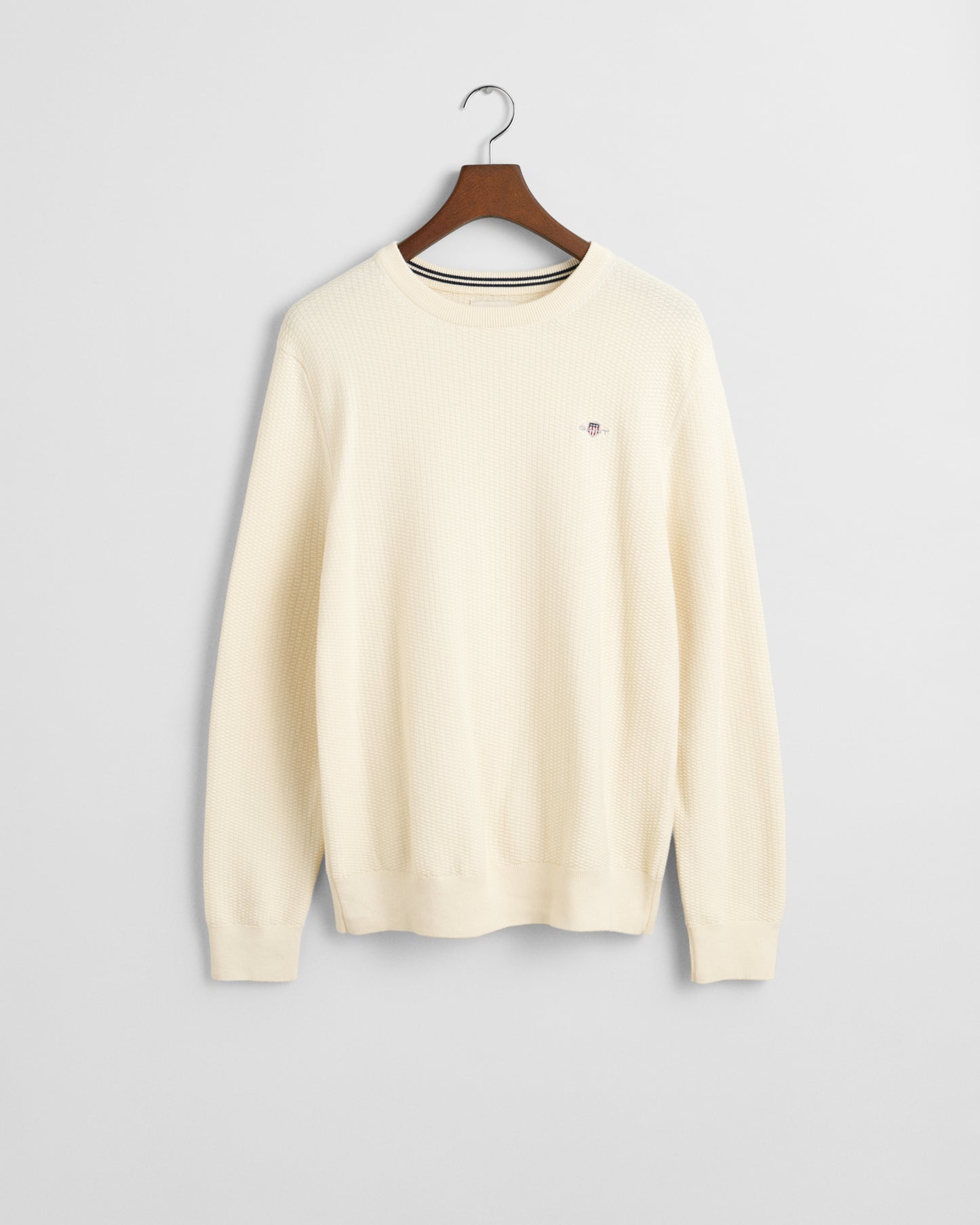 CREAM, COTTON MICRO TEXTURED C-NECK, FLAT-LAY BY GANT AU.