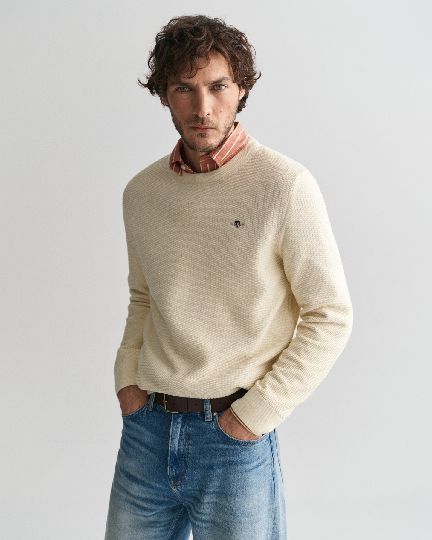 CREAM, COTTON MICRO TEXTURED C-NECK, FRONT-VIEW BY GANT AU.