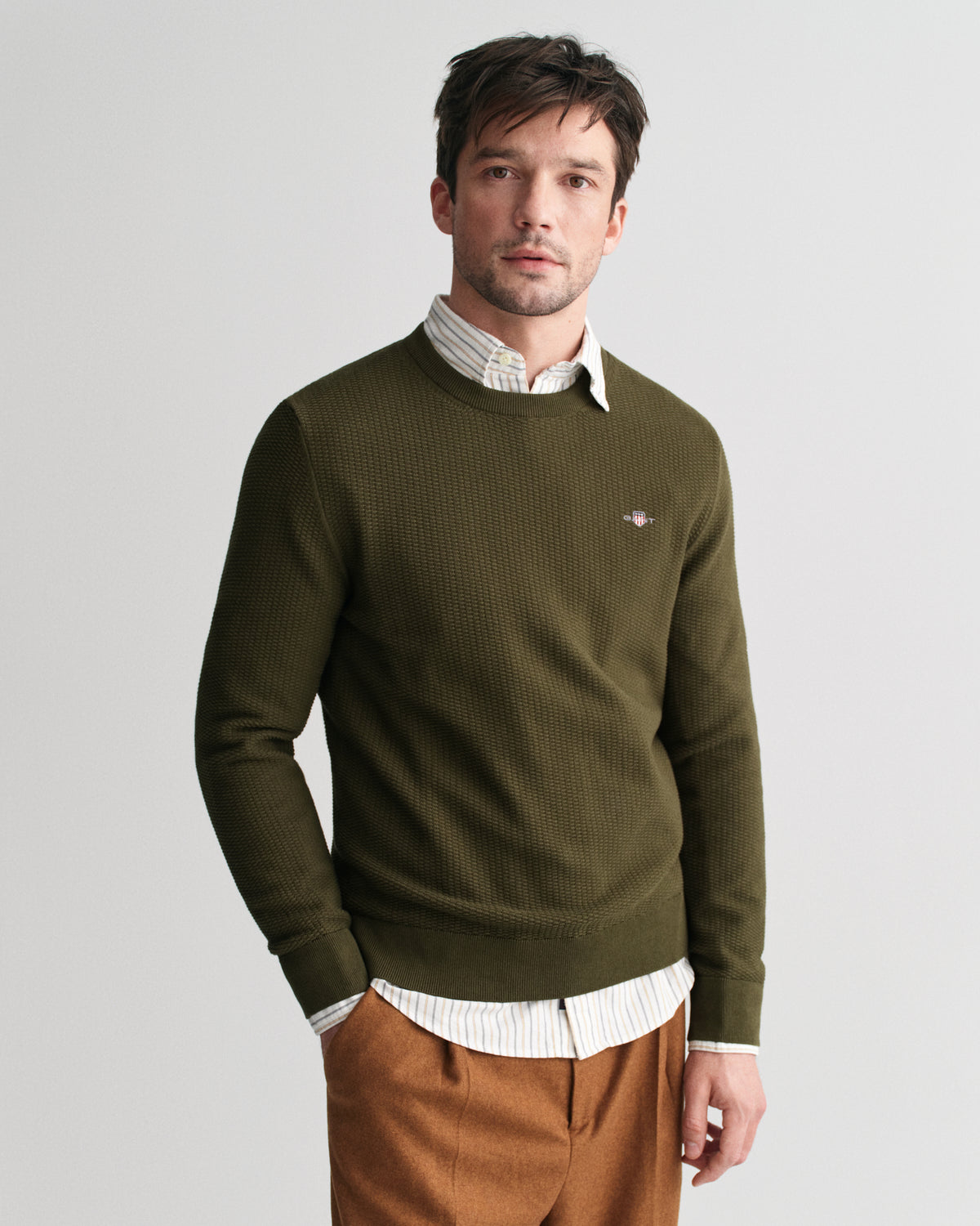 JUNIPER GREEN, COTTON MICRO TEXTURED C-NECK, FRONT-VIEW BY GANT AU.