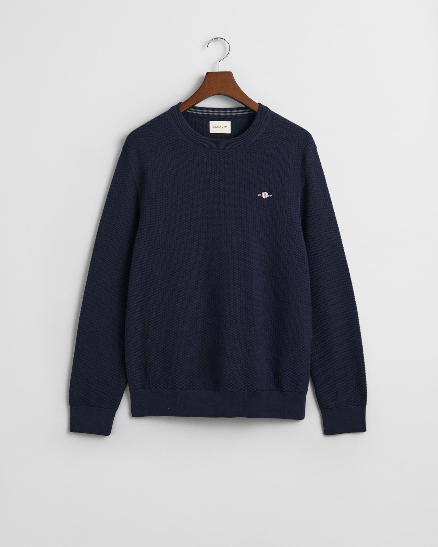 EVENING BLUE, COTTON MICRO TEXTURED C-NECK, FLAT-LAY BY GANT AU.