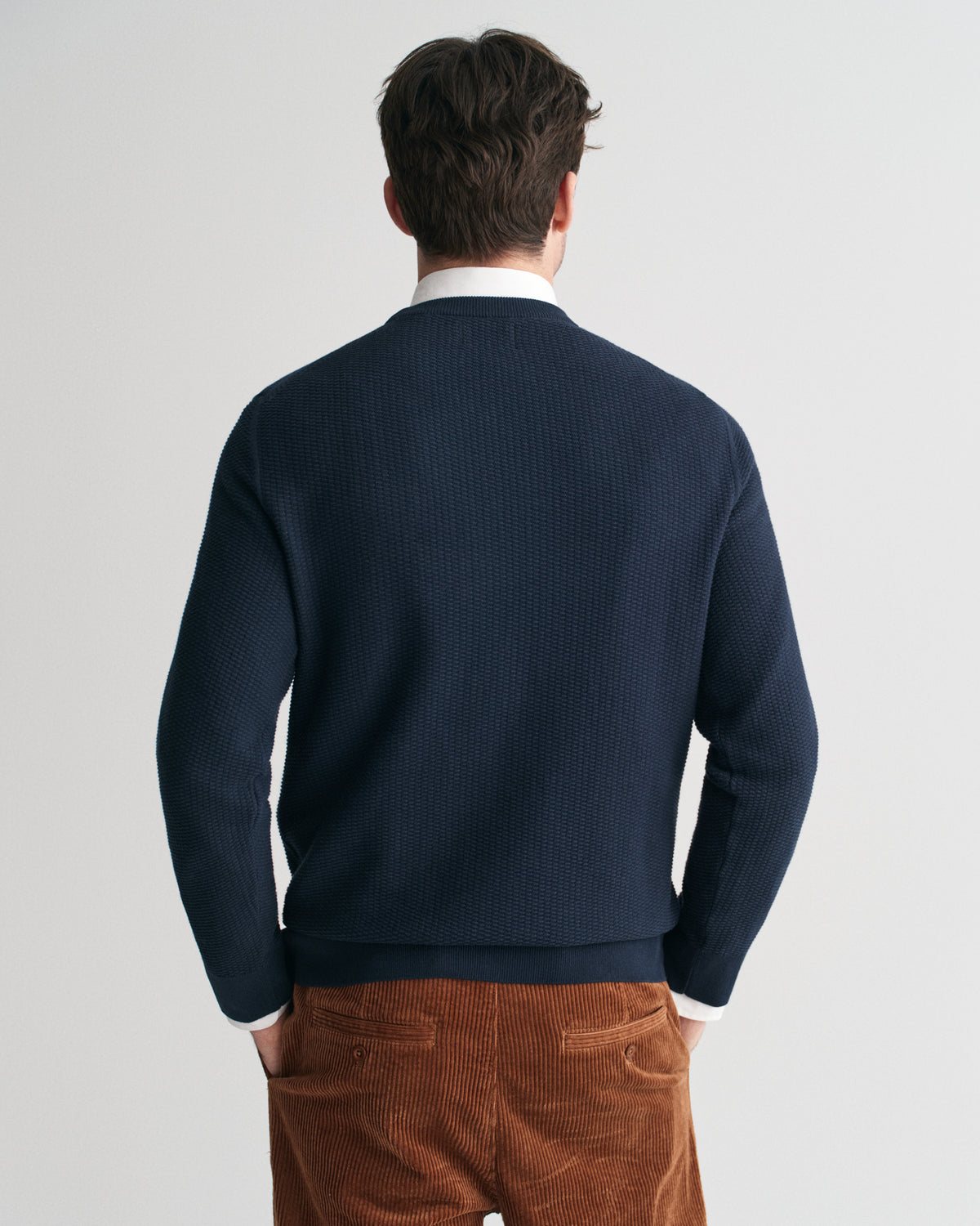 EVENING BLUE, COTTON MICRO TEXTURED C-NECK, BACK-VIEW BY GANT AU.