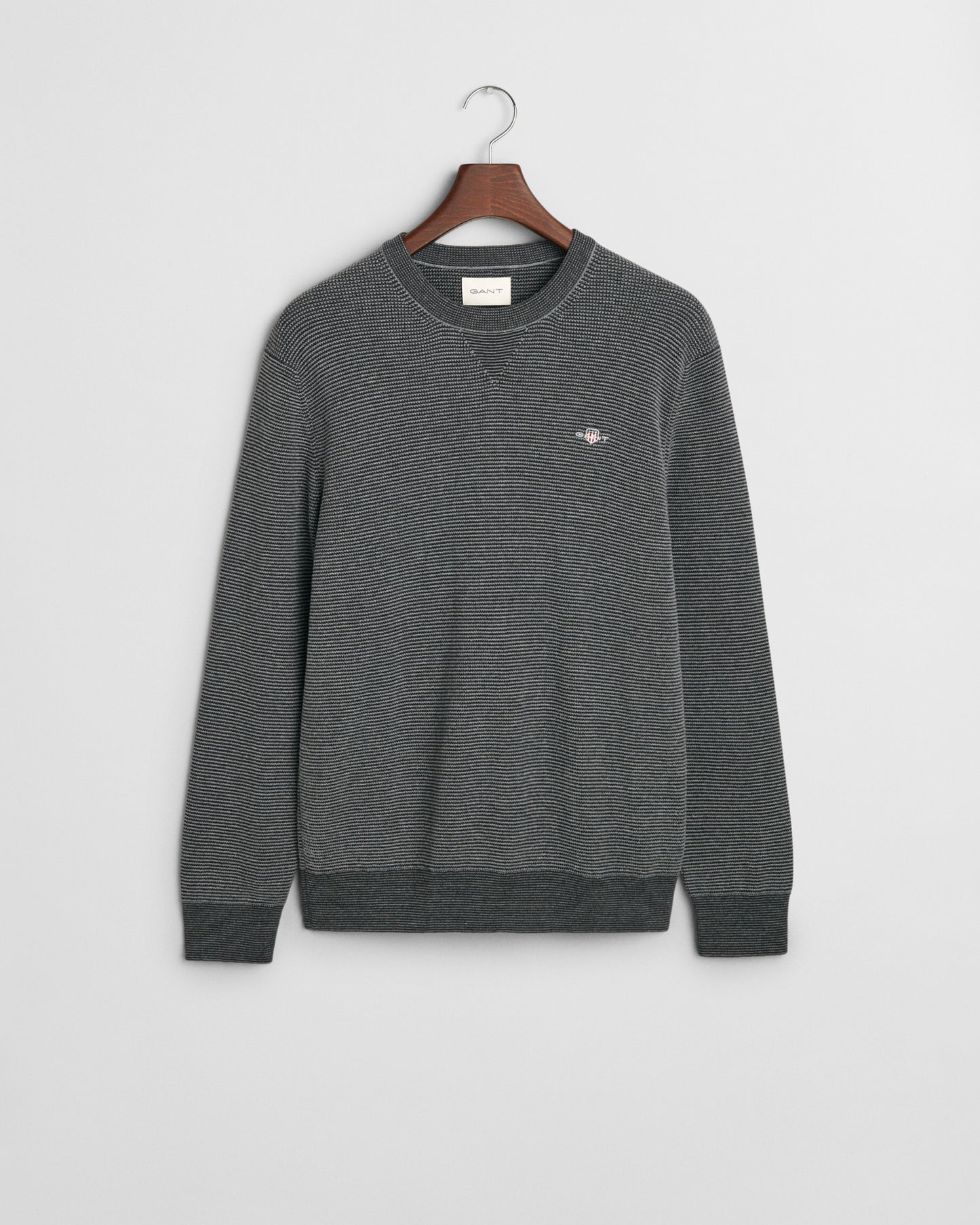 DARK GREY MELANGE, 2-TONE TEXTURED C-NECK BY GANT AU.