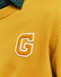 MAPLE YELLOW, BADGE C-NECK, CLOSE-UP BY GANT AU.