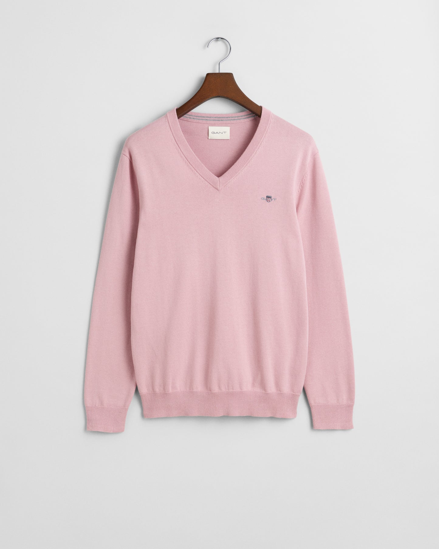 DUSTY PINK, CLASSIC COTTON V-NECK, FLAT-LAY BY GANT AU.