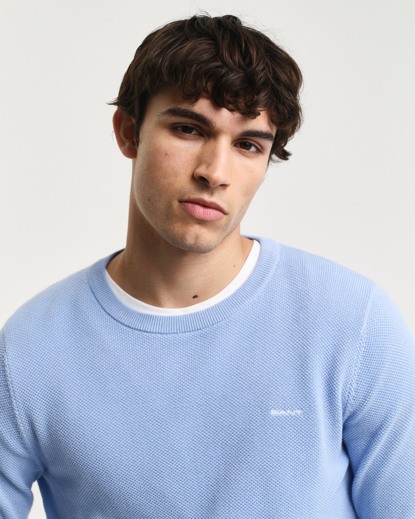 CLEAR SKY, COTTON PIQUE C-NECK, CLOSE-UP BY GANT AU.